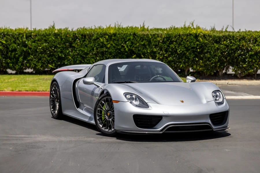 2015 Porsche 918 Spyder - Image 27 of 31
