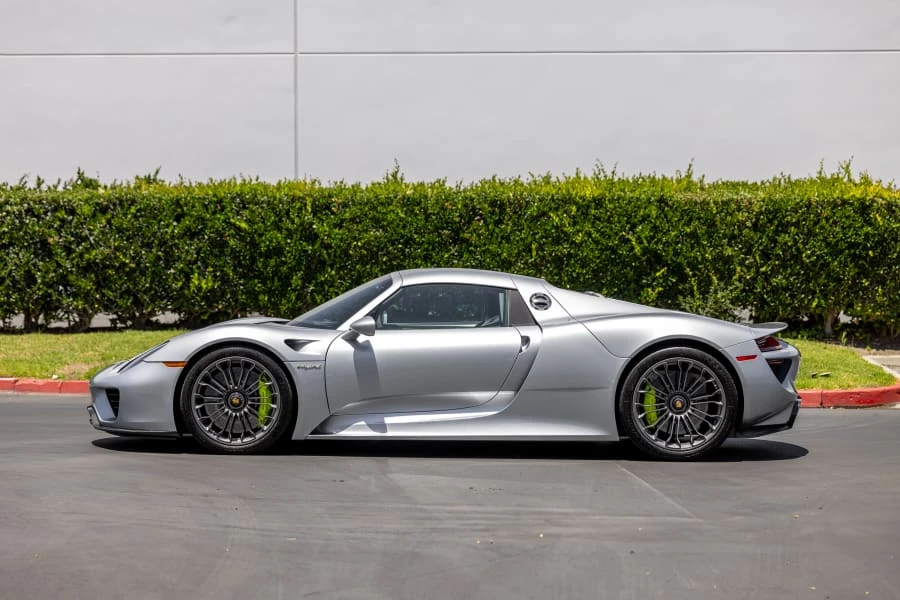 2015 Porsche 918 Spyder - Image 30 of 31