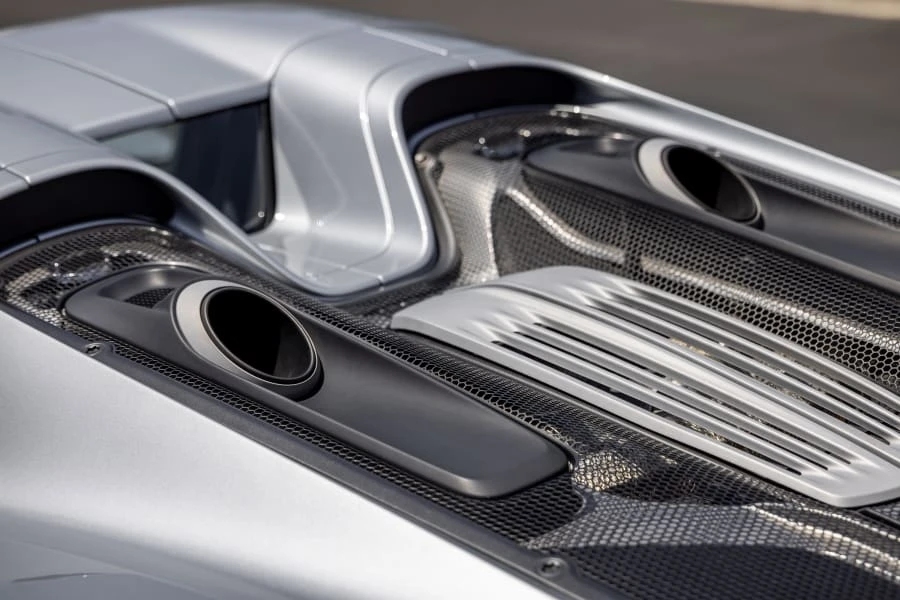 2015 Porsche 918 Spyder - Image 21 of 31