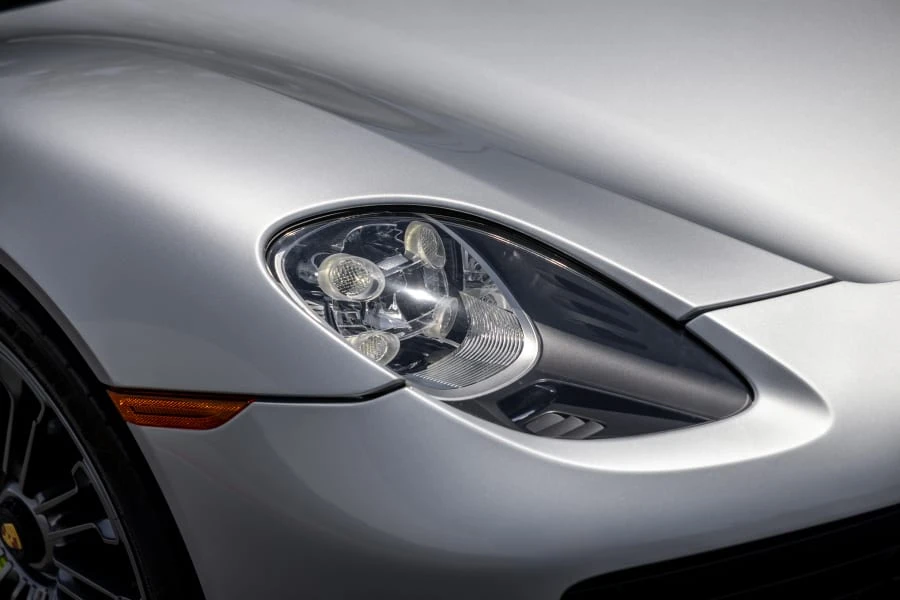 2015 Porsche 918 Spyder - Image 11 of 31