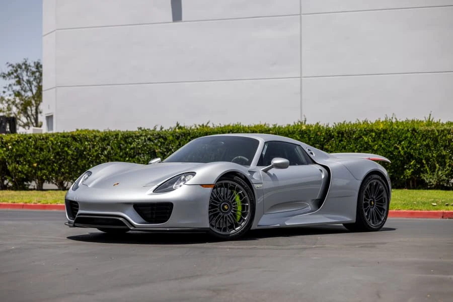 2015 Porsche 918 Spyder - Image 17 of 31