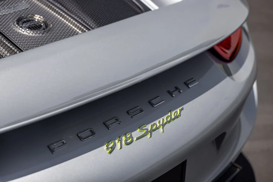 2015 Porsche 918 Spyder - Image 18 of 31