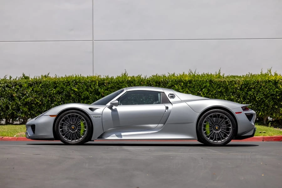 2015 Porsche 918 Spyder - Image 24 of 31