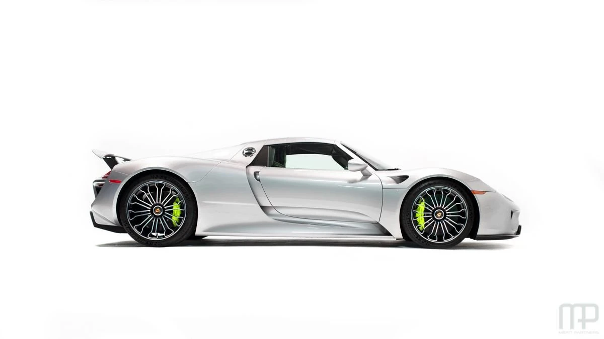 2015 Porsche 918 Spyder - Image 2 of 25