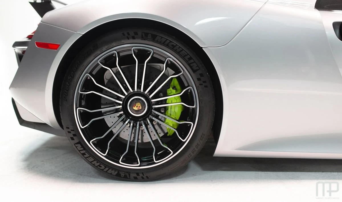 2015 Porsche 918 Spyder - Image 4 of 25