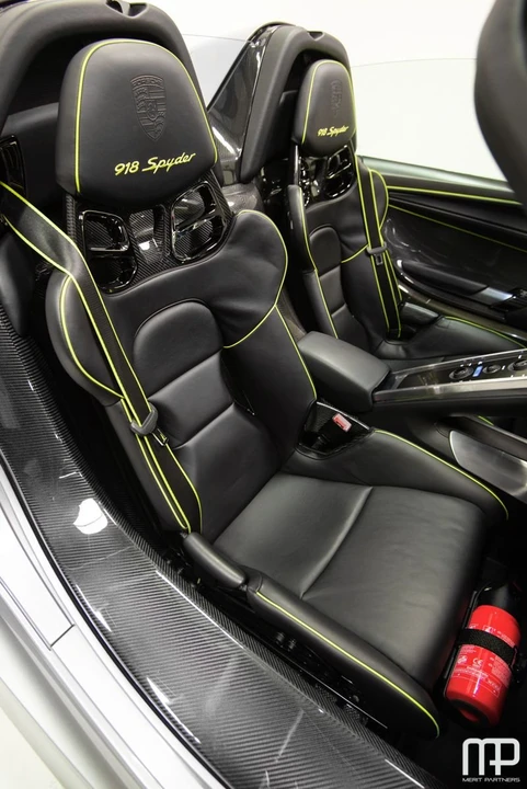 2015 Porsche 918 Spyder - Image 6 of 25