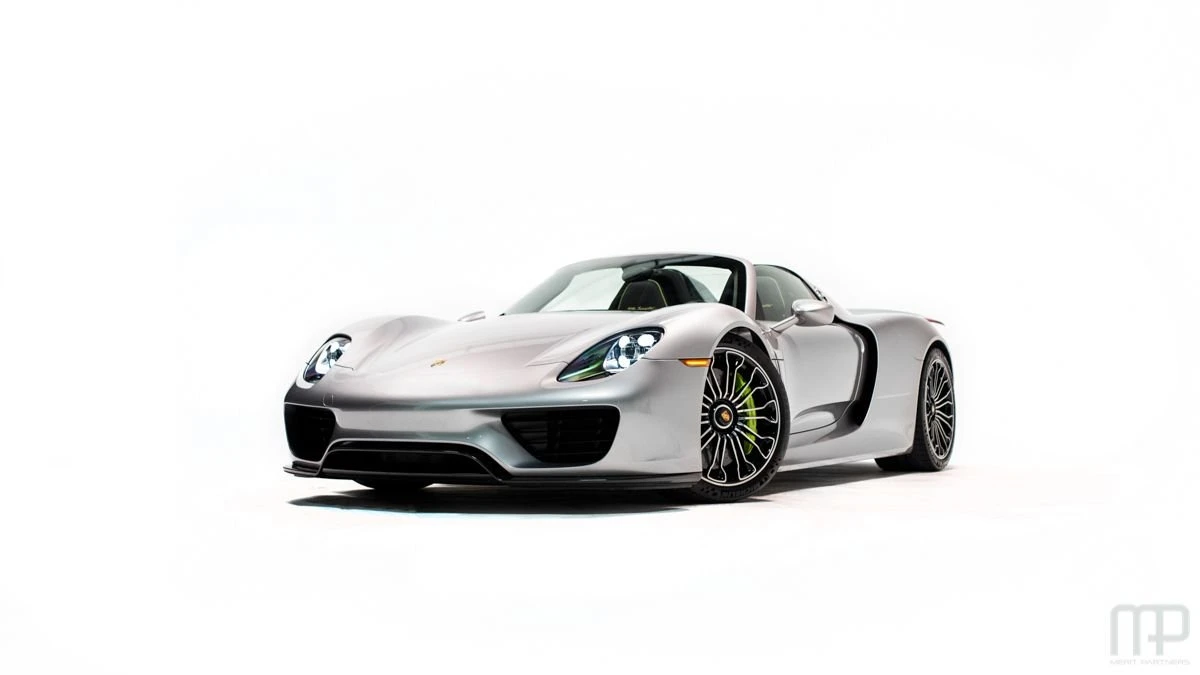 2015 Porsche 918 Spyder - Image 8 of 25
