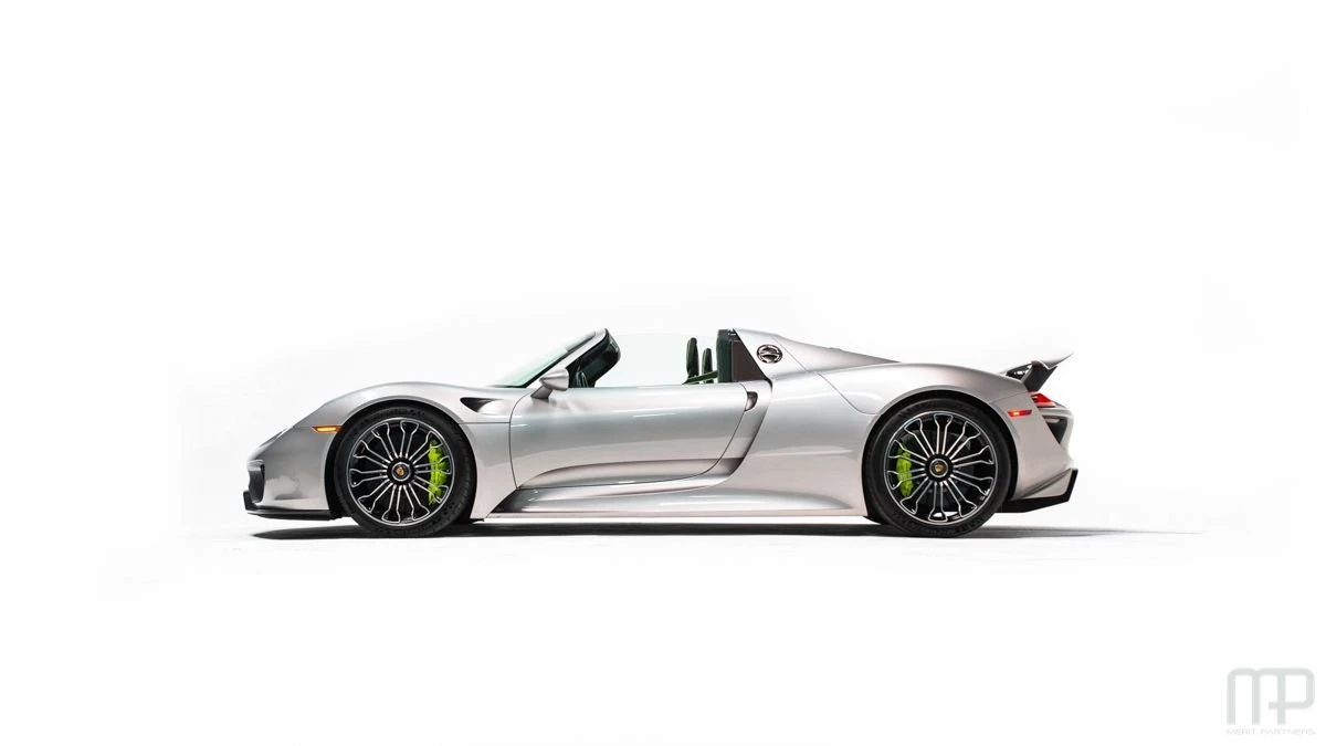 2015 Porsche 918 Spyder - Image 9 of 25