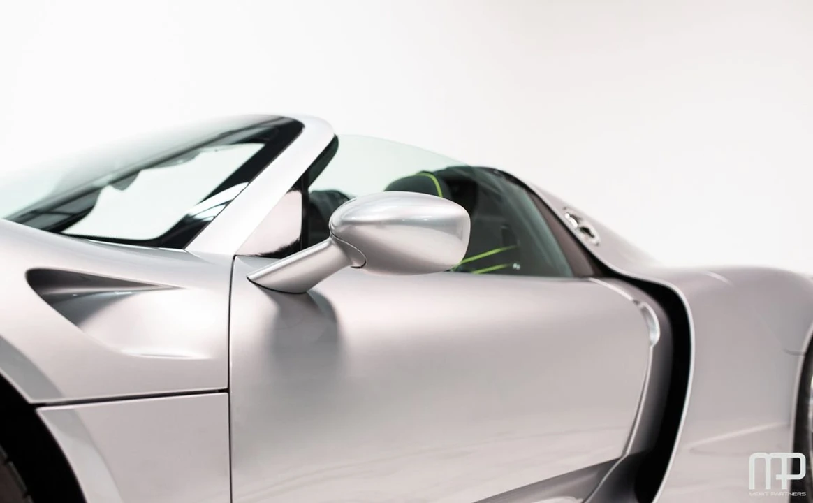 2015 Porsche 918 Spyder - Image 10 of 25