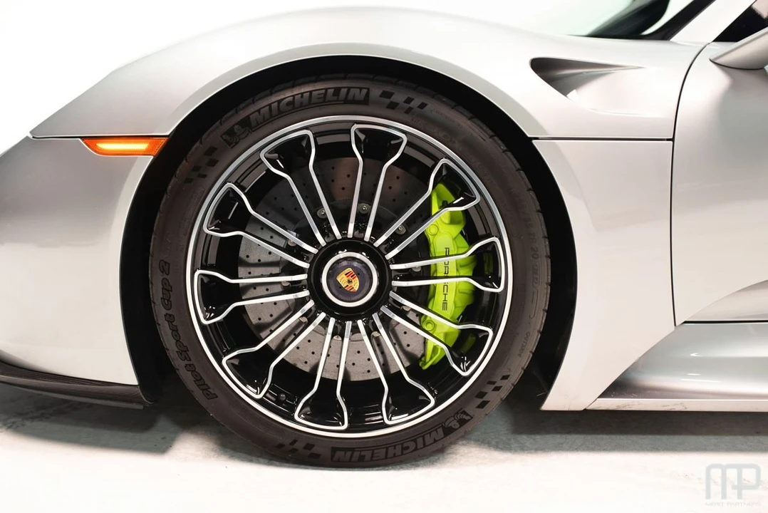 2015 Porsche 918 Spyder - Image 11 of 25