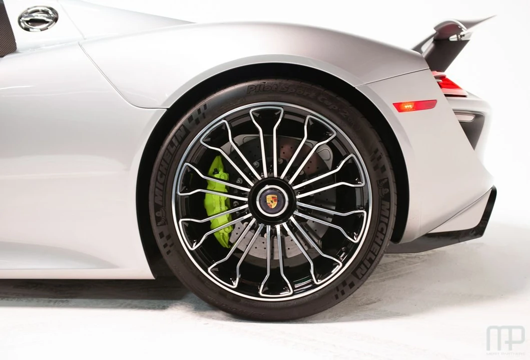 2015 Porsche 918 Spyder - Image 12 of 25