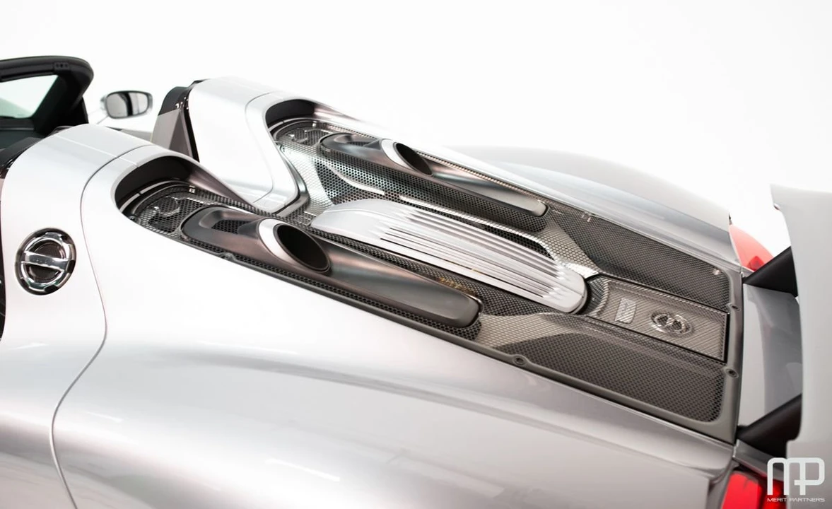 2015 Porsche 918 Spyder - Image 13 of 25