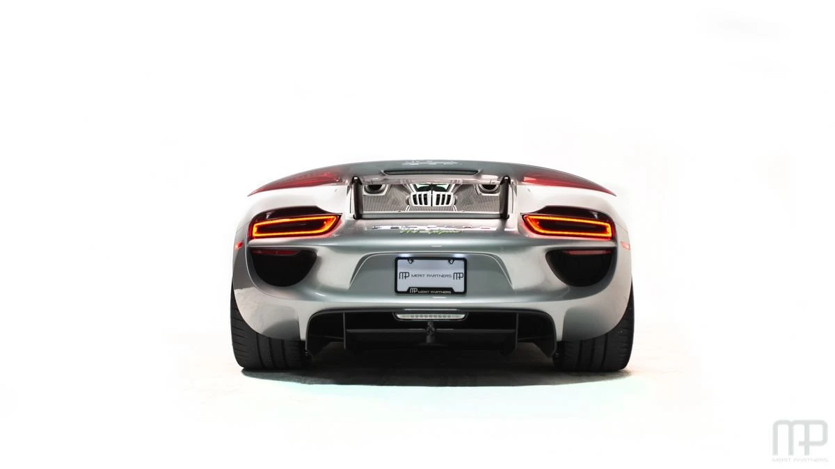 2015 Porsche 918 Spyder - Image 15 of 25