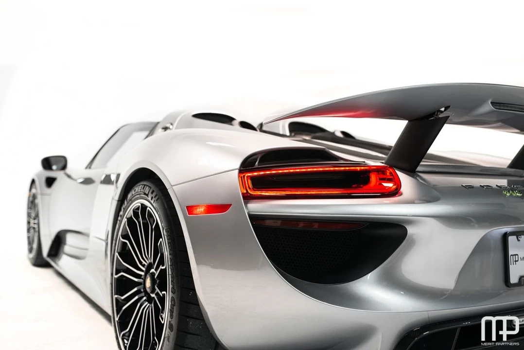 2015 Porsche 918 Spyder - Image 16 of 25