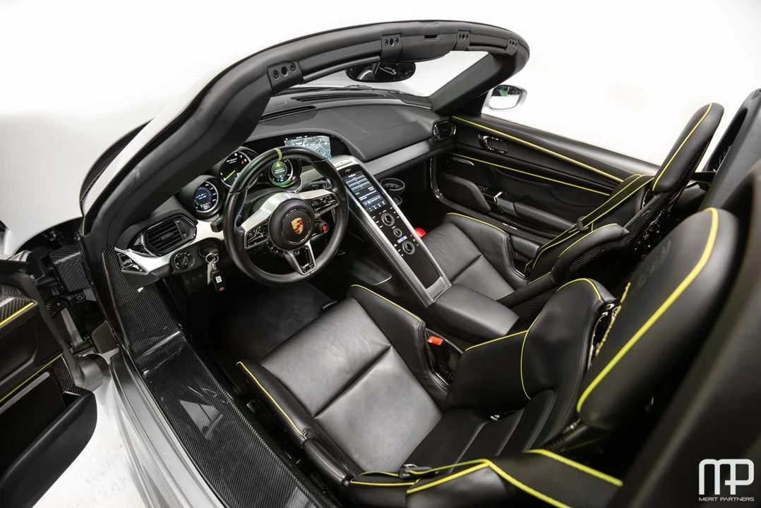 2015 Porsche 918 Spyder - Image 17 of 25