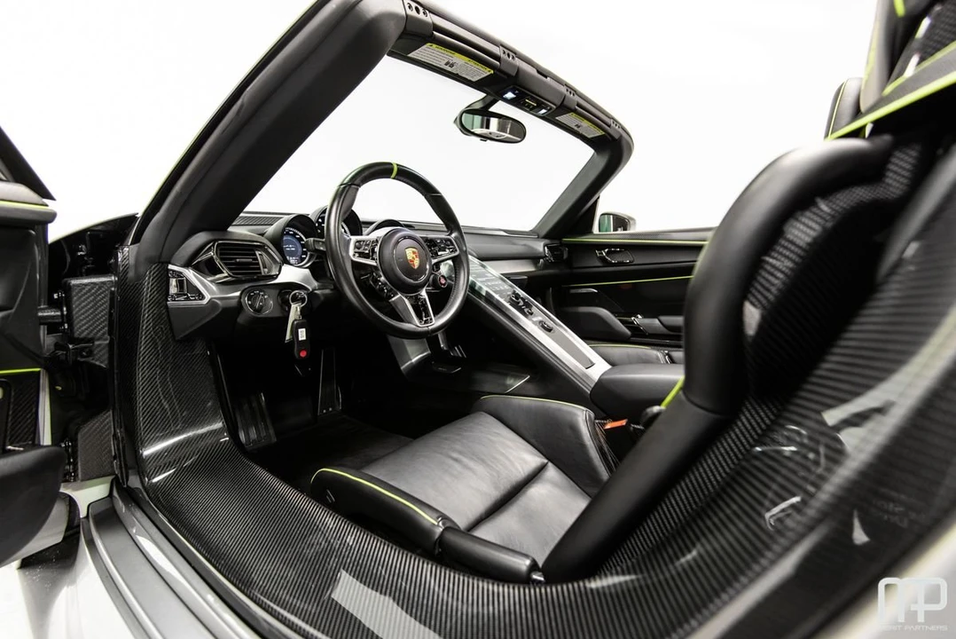 2015 Porsche 918 Spyder - Image 18 of 25