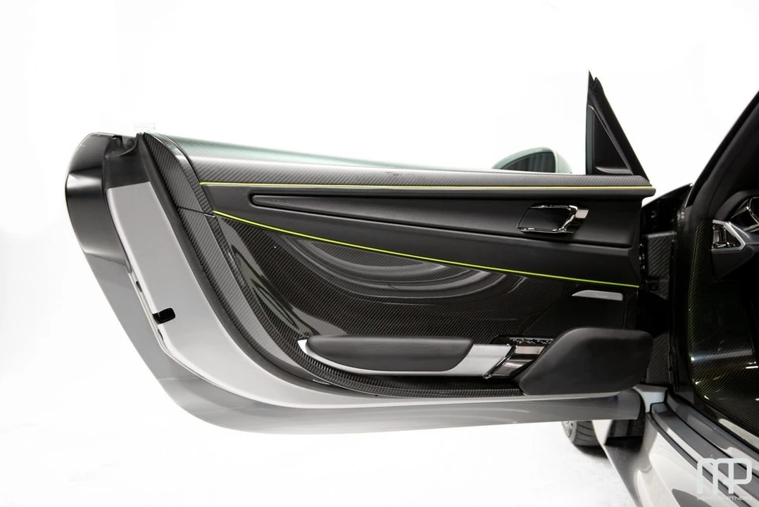 2015 Porsche 918 Spyder - Image 19 of 25