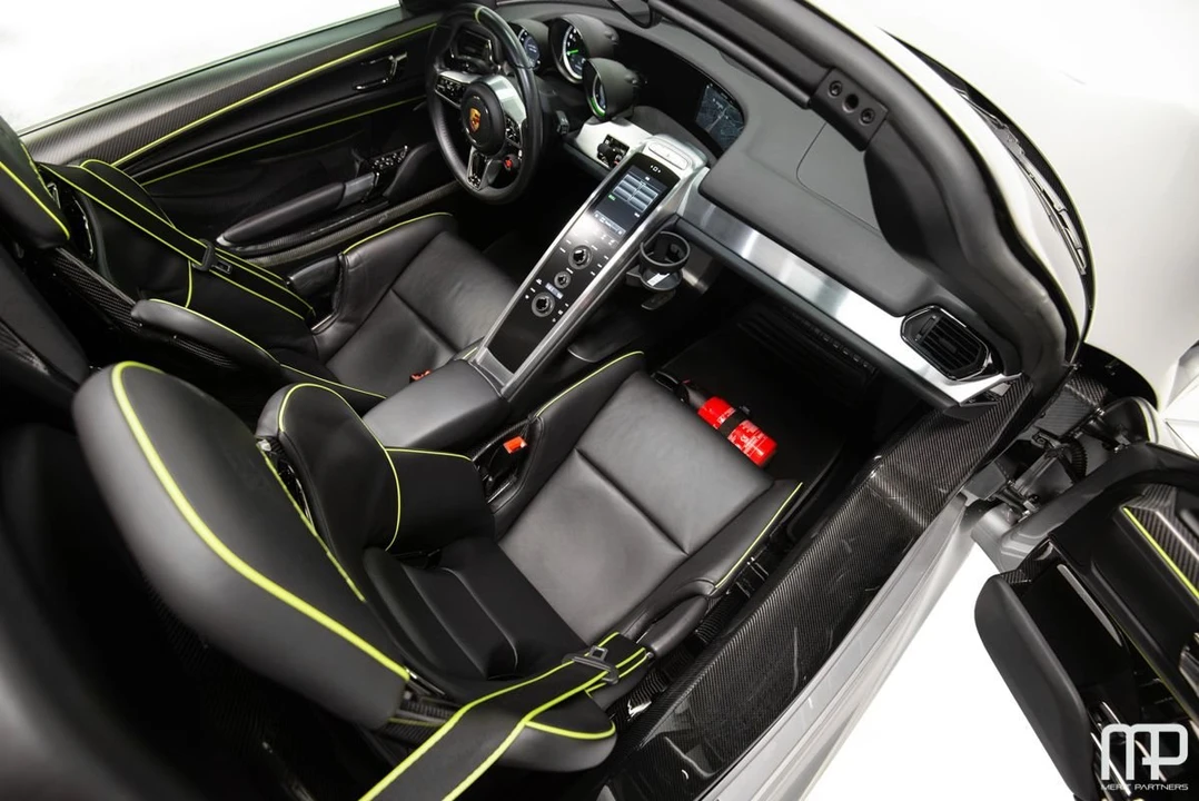 2015 Porsche 918 Spyder - Image 20 of 25
