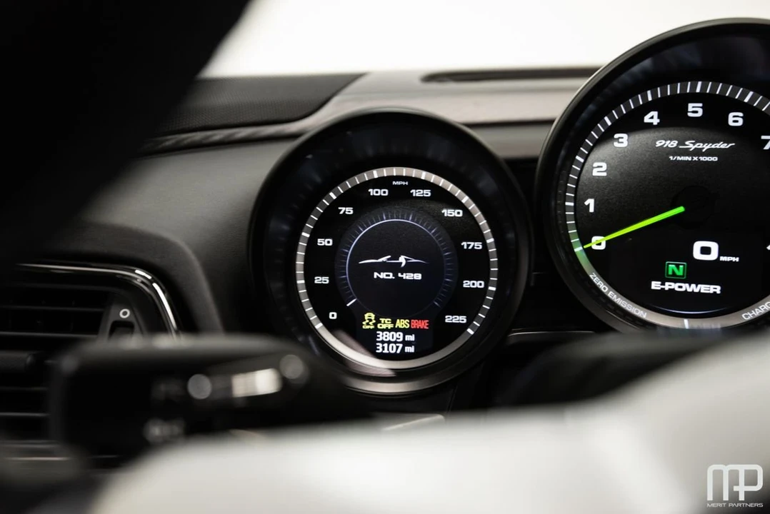 2015 Porsche 918 Spyder - Image 23 of 25