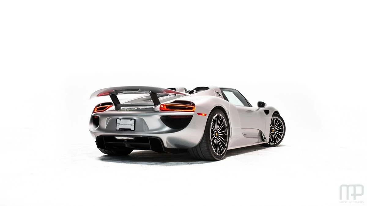 2015 Porsche 918 Spyder - Image 24 of 25