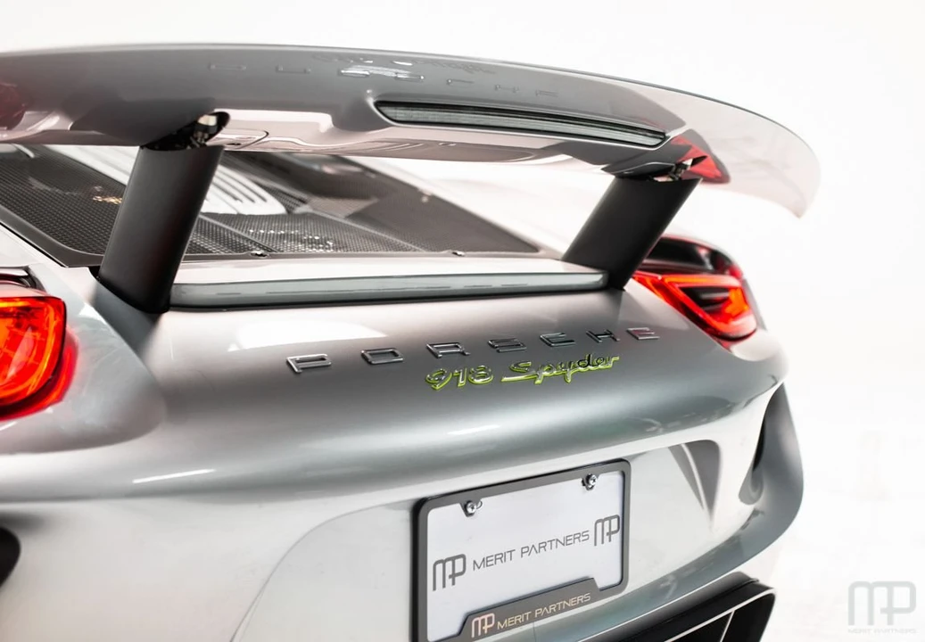 2015 Porsche 918 Spyder - Image 25 of 25