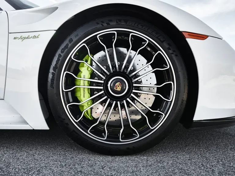 2015 Porsche 918 Spyder - Image 24 of 31