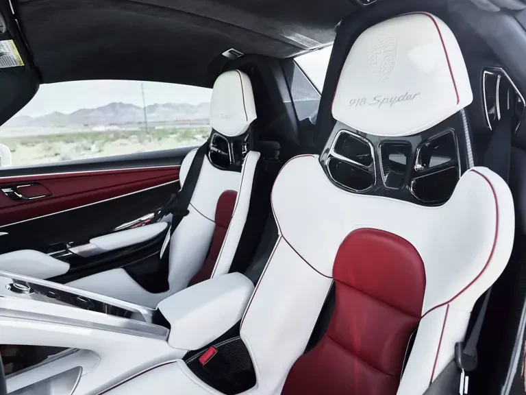 2015 Porsche 918 Spyder - Image 26 of 31