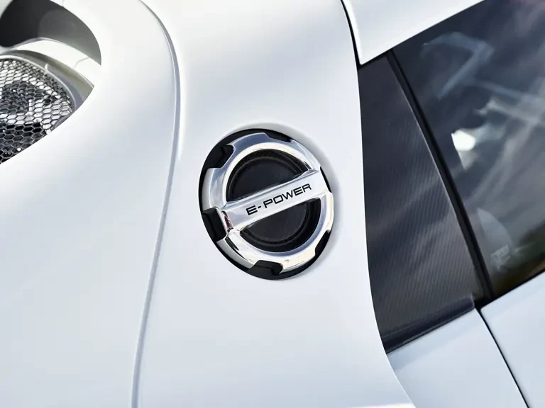2015 Porsche 918 Spyder - Image 23 of 31