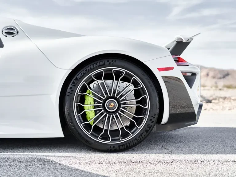 2015 Porsche 918 Spyder - Image 21 of 31