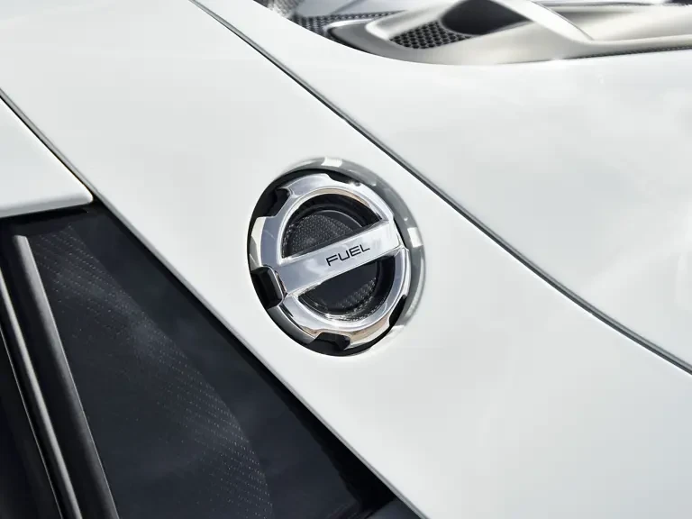 2015 Porsche 918 Spyder - Image 19 of 31