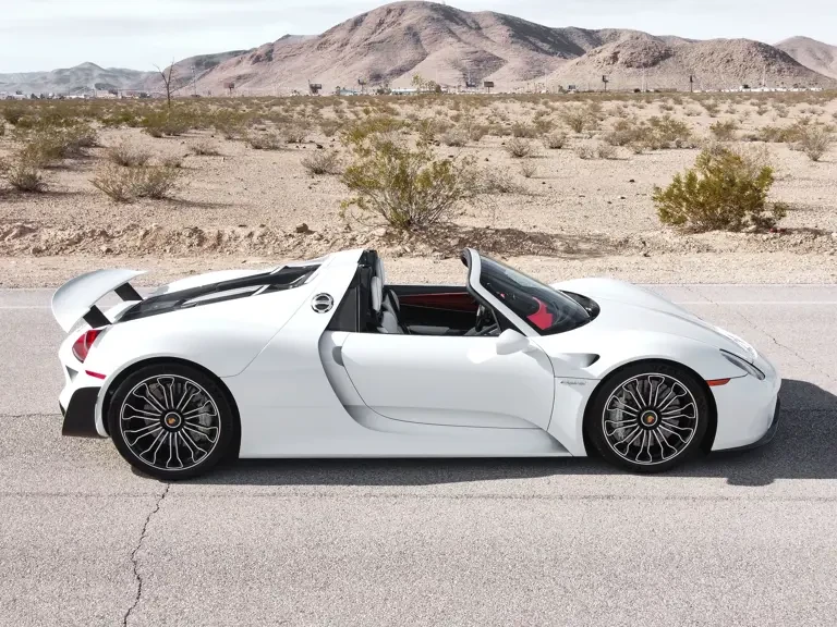 2015 Porsche 918 Spyder - Image 11 of 31
