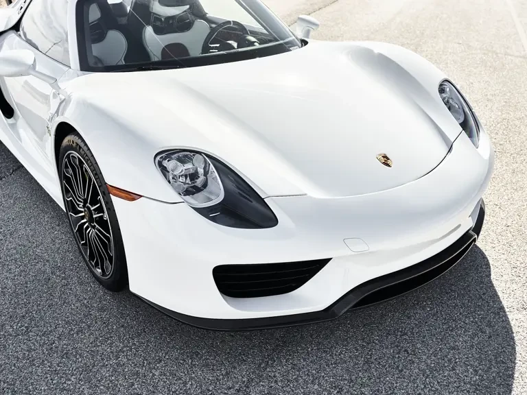 2015 Porsche 918 Spyder - Image 17 of 31