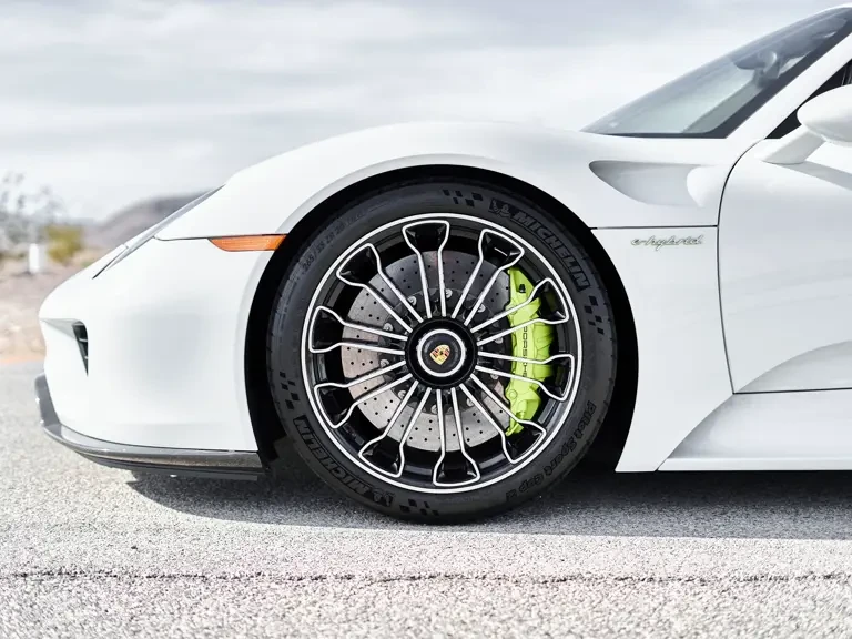 2015 Porsche 918 Spyder - Image 20 of 31