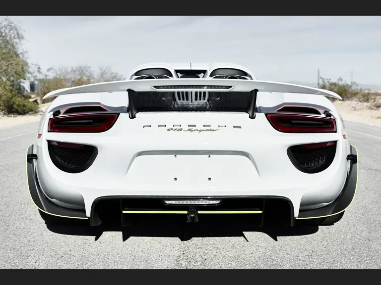 2015 Porsche 918 Spyder - Image 9 of 31