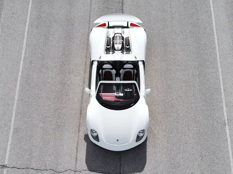 2015 Porsche 918 Spyder - Image 12 of 31