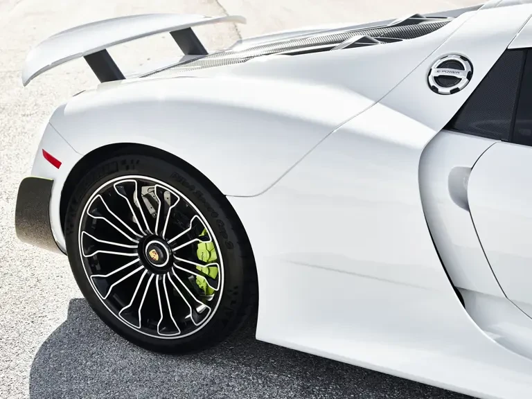 2015 Porsche 918 Spyder - Image 22 of 31