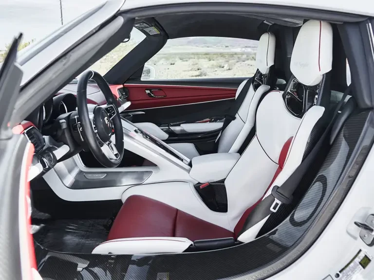 2015 Porsche 918 Spyder - Image 28 of 31