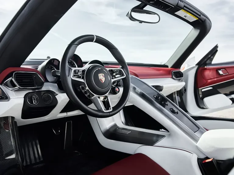 2015 Porsche 918 Spyder - Image 5 of 31