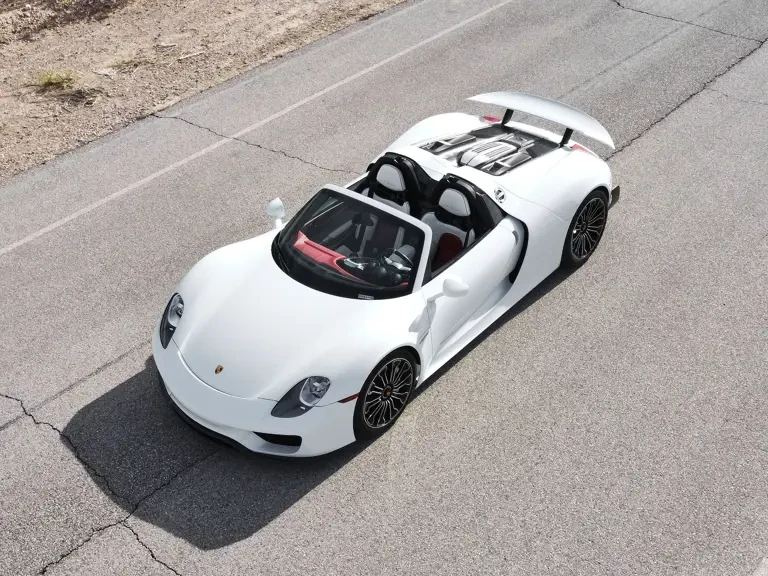 2015 Porsche 918 Spyder - Image 14 of 31