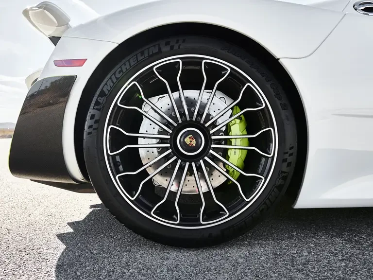 2015 Porsche 918 Spyder - Image 25 of 31