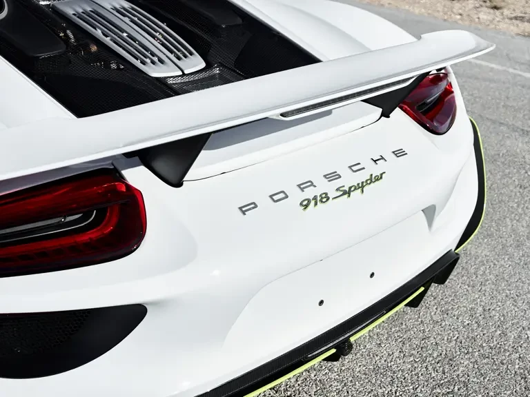 2015 Porsche 918 Spyder - Image 18 of 31