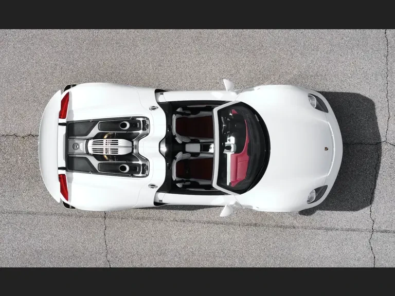 2015 Porsche 918 Spyder - Image 10 of 31