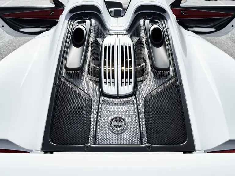 2015 Porsche 918 Spyder - Image 4 of 31