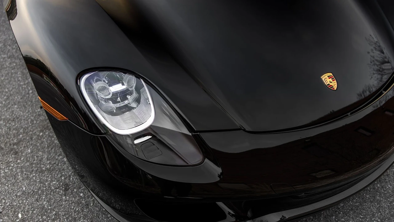 2015 Porsche 918 Spyder - Image 16 of 31