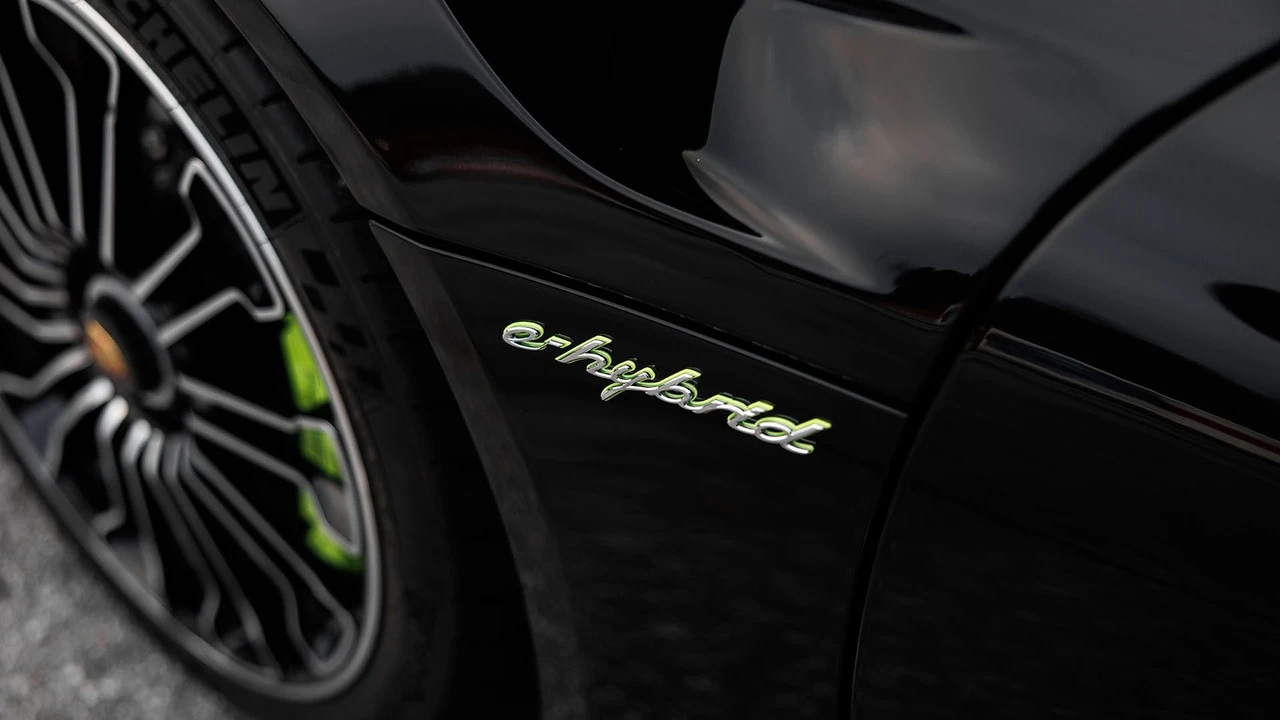 2015 Porsche 918 Spyder - Image 25 of 31