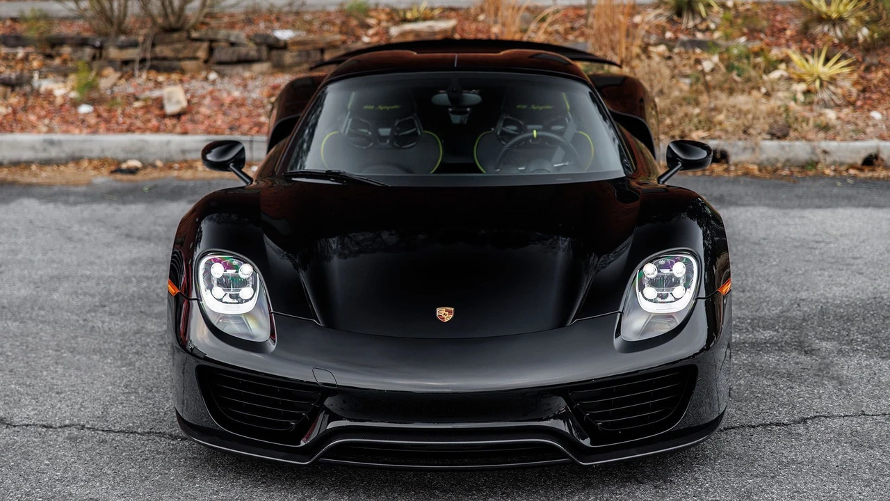 2015 Porsche 918 Spyder - Image 8 of 31