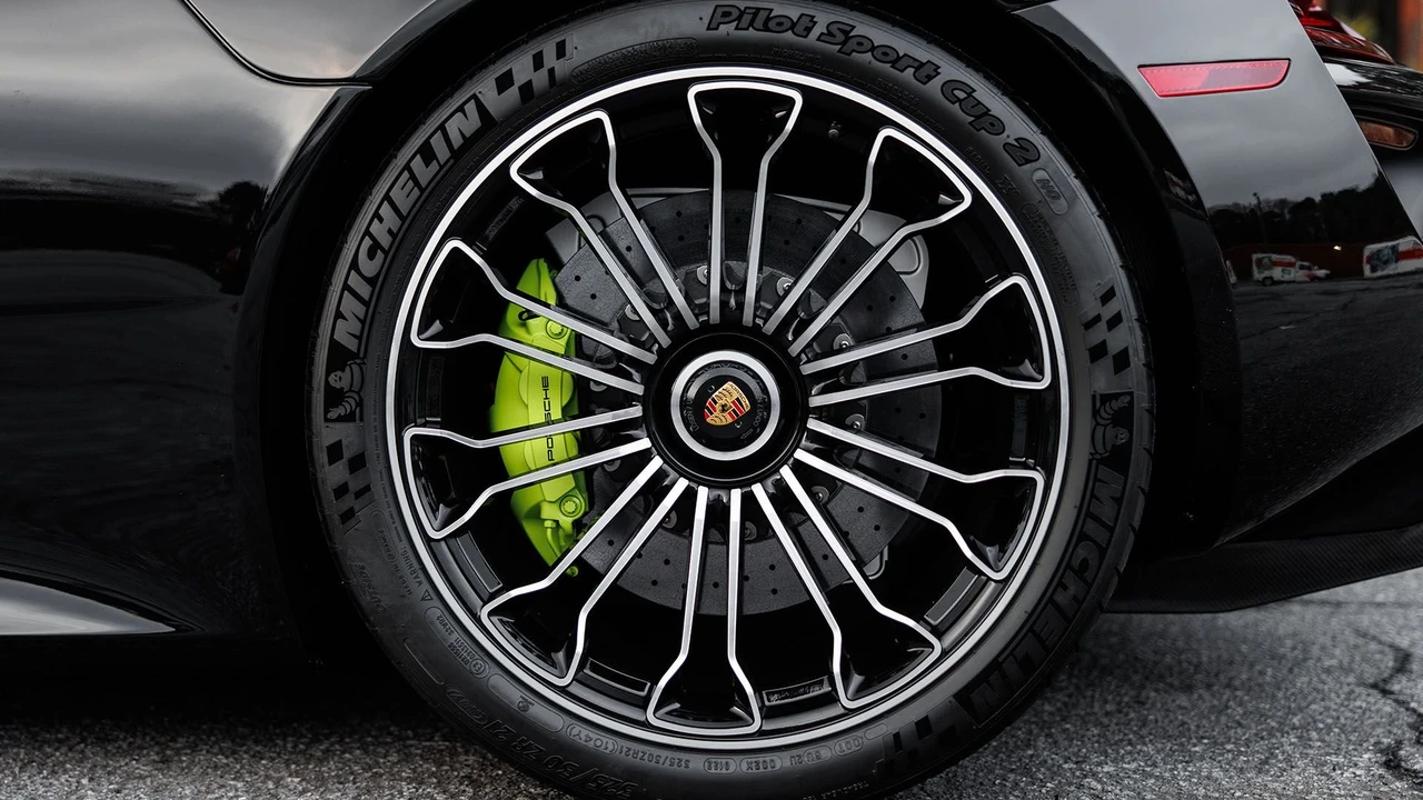 2015 Porsche 918 Spyder - Image 28 of 31