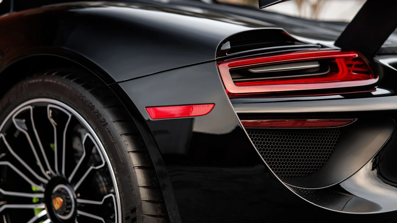 2015 Porsche 918 Spyder - Image 31 of 31