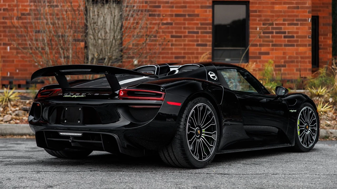 2015 Porsche 918 Spyder - Image 3 of 31