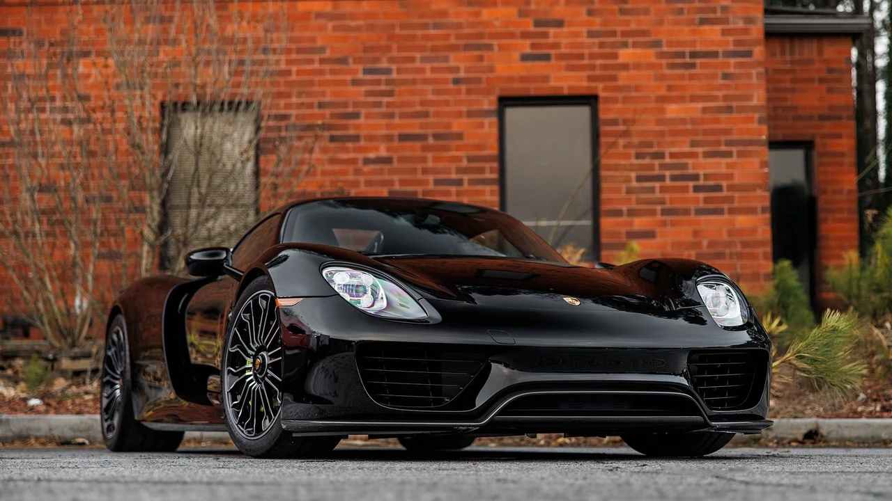2015 Porsche 918 Spyder - Image 9 of 31